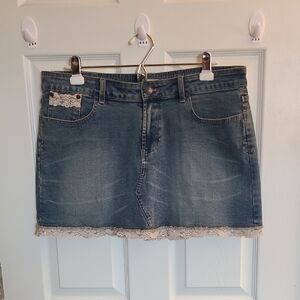 Vintage Denim Low Rise Skirt with Lace Trim Y2K